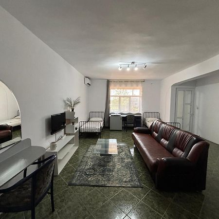 Hypnotic Villa Pitesti Luaran gambar
