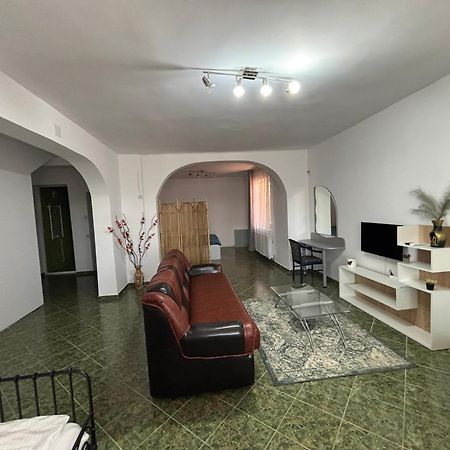 Hypnotic Villa Pitesti Luaran gambar