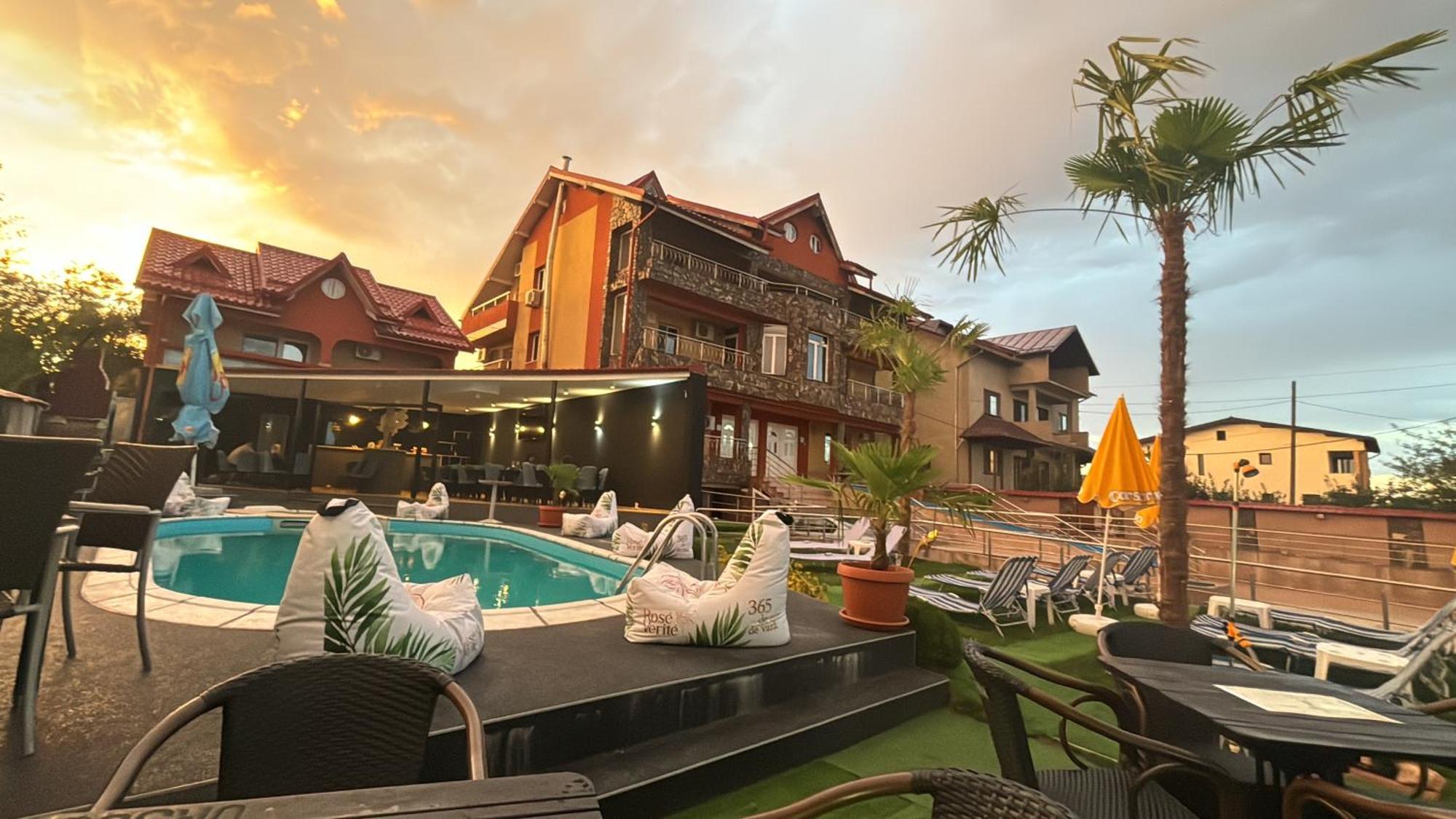 Hypnotic Villa Pitesti Luaran gambar